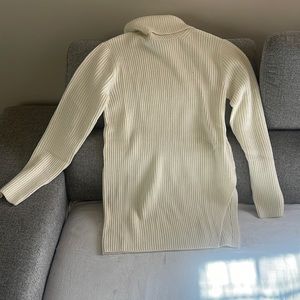 White knit turtle neck sweater size M